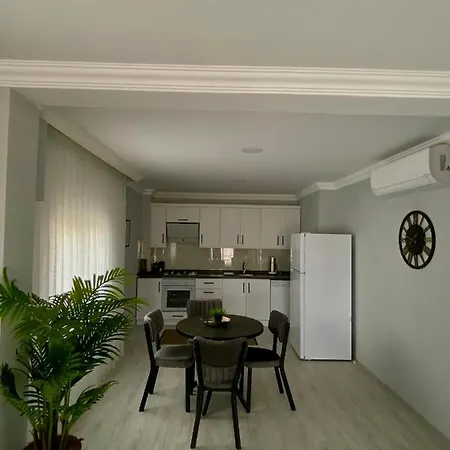 Apartment Turgutsluxury 4 *